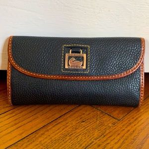 Dooney & Bourke wallet